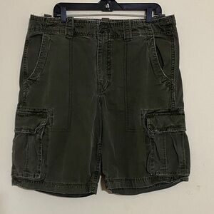 Mossimo Supply Co. Dark Green Cargo Shorts men 39 casual Y2K hiking vintage
